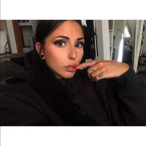 Meet your Posher, Ana